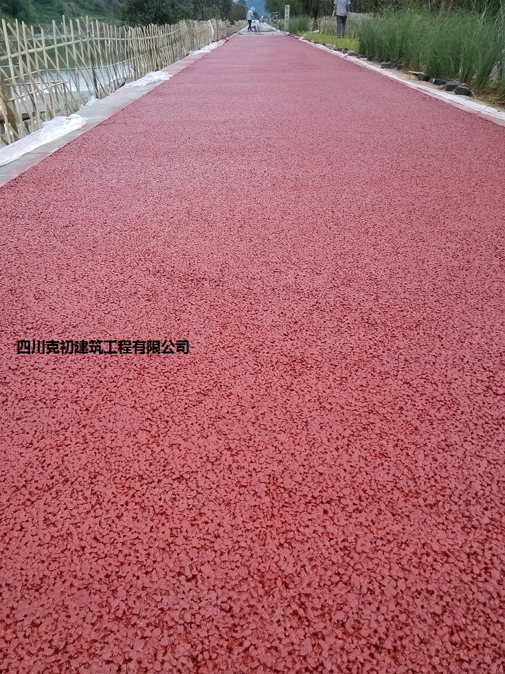 成都建筑装饰材料新趋势 环氧地坪、压印地坪与透水混凝土的应用与价值
